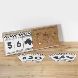 CALENDRIER DÉCOMPTE AVANT VOYAGE EN BOIS ET MDF AVEC CARTES DESTINATIONS ET CHIFFRES