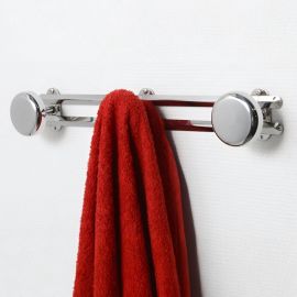 PATÈRE MURALE EN MÉTAL CHROME À TROIS CROCHETS À FIXER