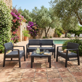 SALON DE JARDIN 4 PLACES KILIMANJARO EN RÉSINE ANTHRACITE AVEC CANAPÉ 2 PLACES, 2 FAUTEUILS, TABLE BASSE ET COUSSINS