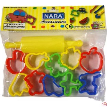 10 MOULES EN PLASTIQUE + 1 ROULEAU