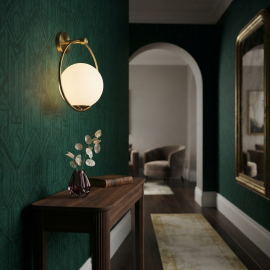 APPLIQUE MURALE DESIGN EN MÉTAL DORÉ AVEC GLOBE EN VERRE OPALIN DIAMÈTRE 250 MILLIMÈTRES CULOT G9 ORBIS